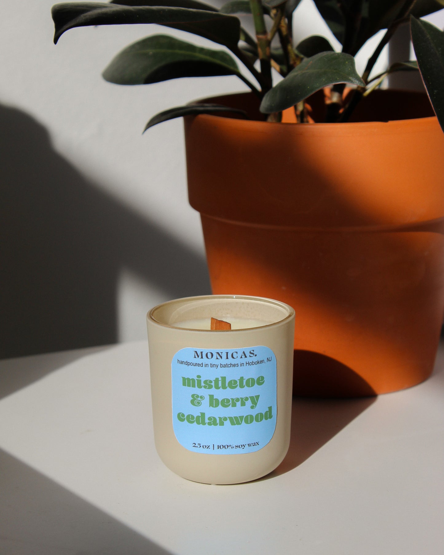 Mistletoe & Berry Cedarwood Soy Candle