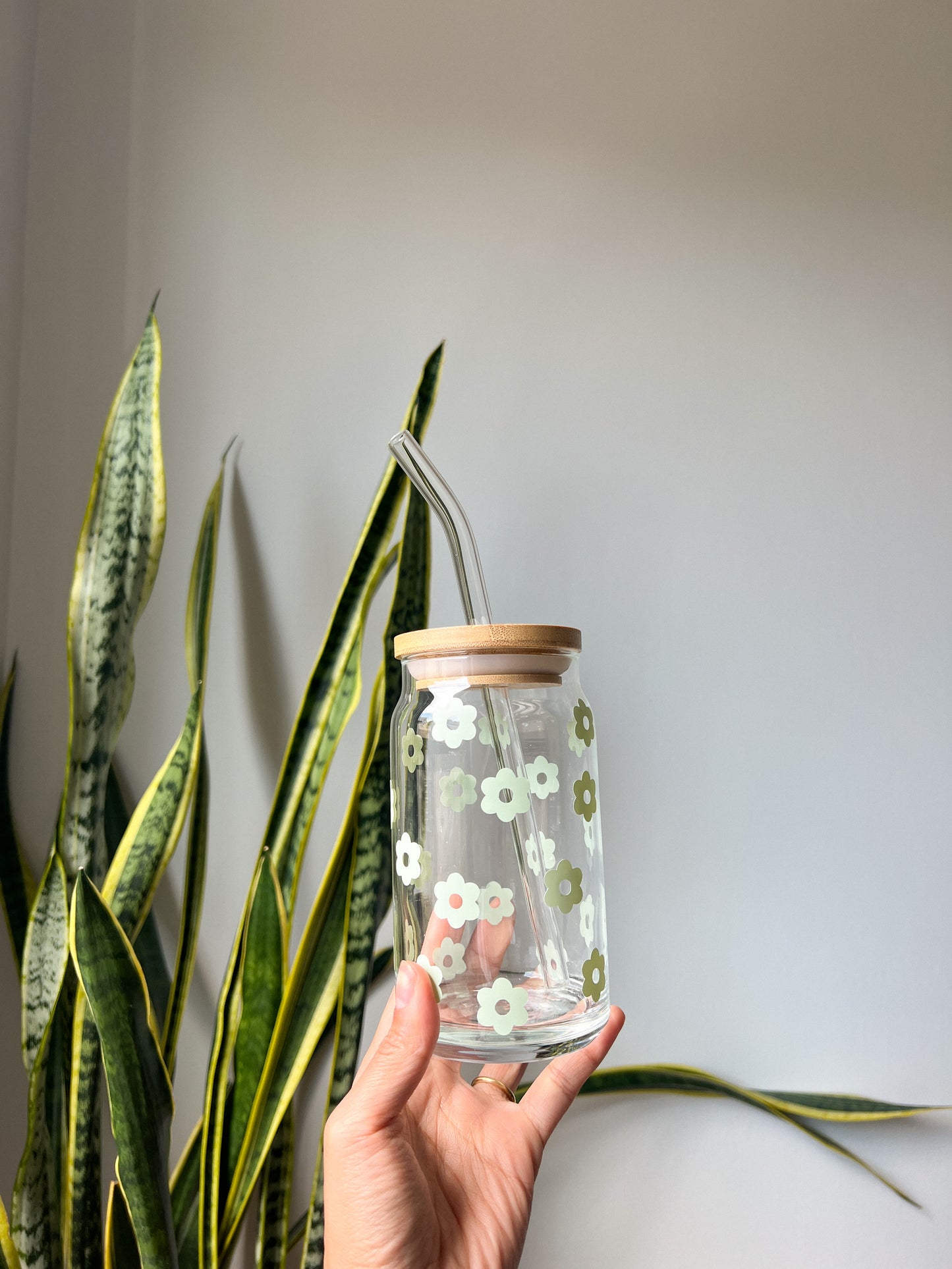 Green Daisies Glass Cup